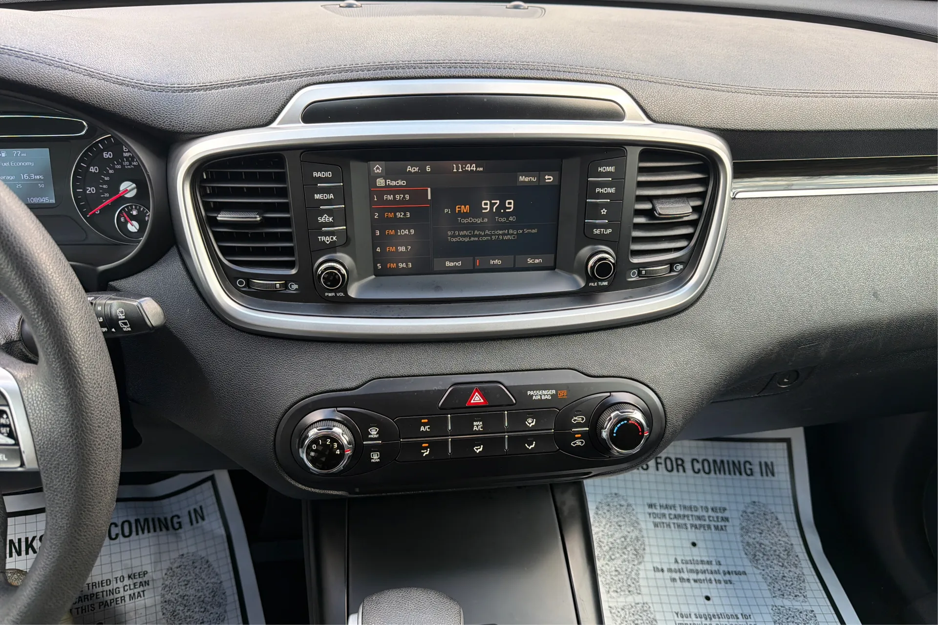 2020 Kia Sorento LX - Photo 12